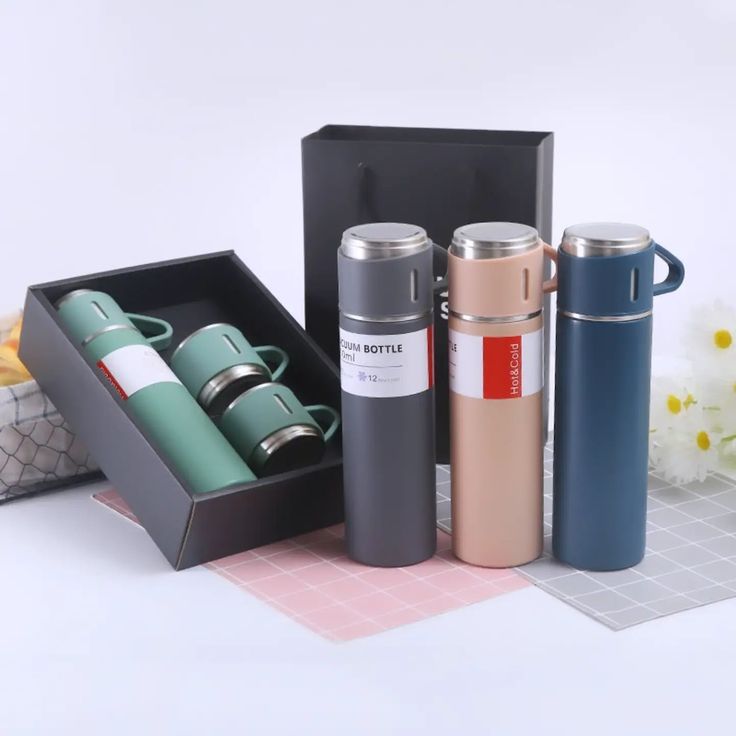 Premium Vacuum Flask Set – 500ml Thermos Bottle with 3 Stainless Steel Cups