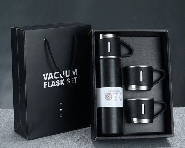 Premium Vacuum Flask Set – 500ml Thermos Bottle with 3 Stainless Steel Cups