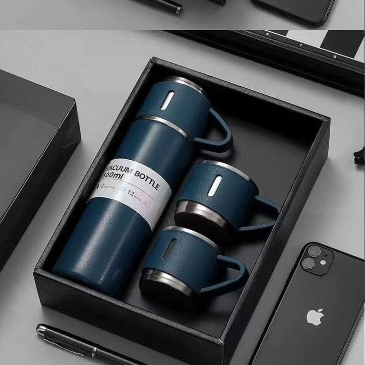 Premium Vacuum Flask Set – 500ml Thermos Bottle with 3 Stainless Steel Cups